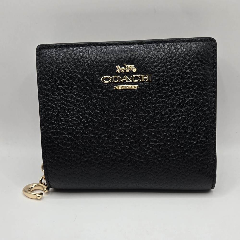 Coach Small Snap Wallet Color: Black / Gold Hardware 🖤✨